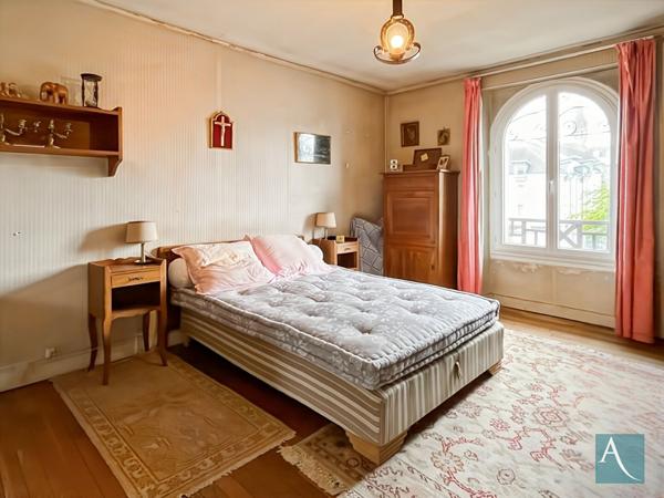 EXCLUSIVITÉ L'ADRESSE ÉTAMPES ? Élégante meulière de caractère en coeur de ville