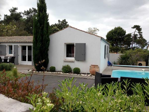 Maison entre mer et forêt avec piscine