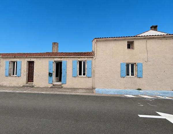 Authentique maison de bourg à rafraîchir à DOLUS