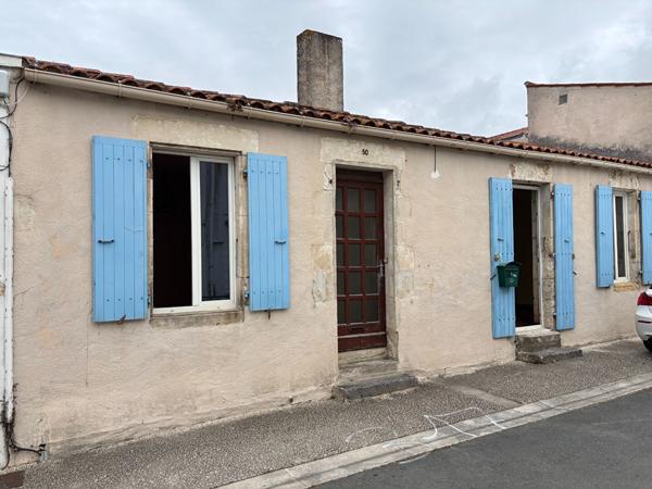 Authentique maison de bourg à rafraîchir à DOLUS