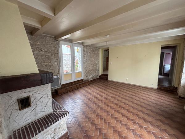 Authentique maison de bourg à rafraîchir à DOLUS