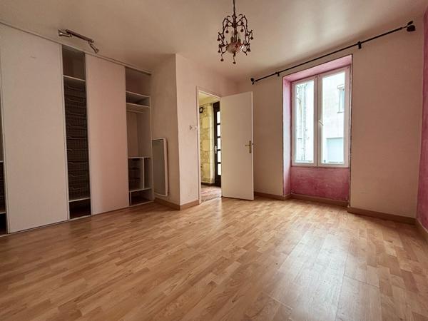 Authentique maison de bourg à rafraîchir à DOLUS