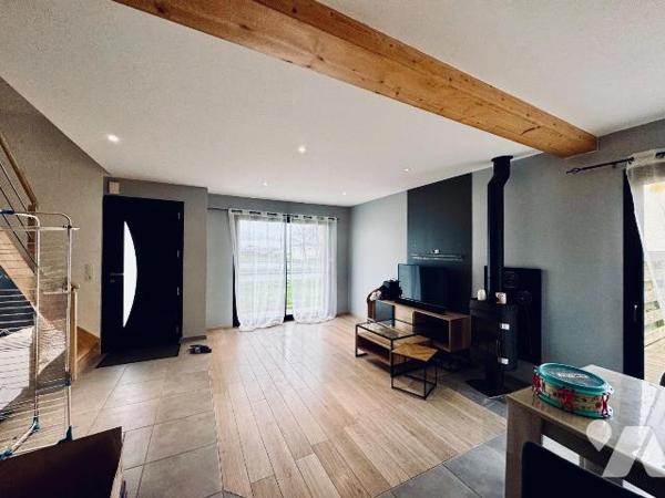 LANNILIS. A proximité de toutes commodités. Belle maison traditionnelle de 2011 de 87m2 habitab...