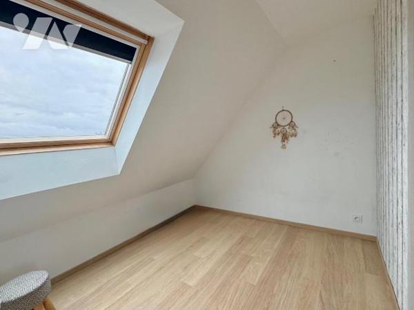 LANNILIS. A proximité de toutes commodités. Belle maison traditionnelle de 2011 de 87m2 habitab...