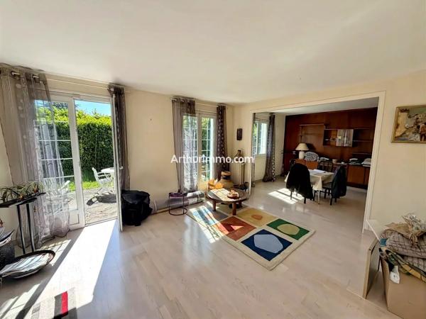Vente                                                      Maison
                        
                     5 pièces                      135 m2                     à Sucy-en-Brie