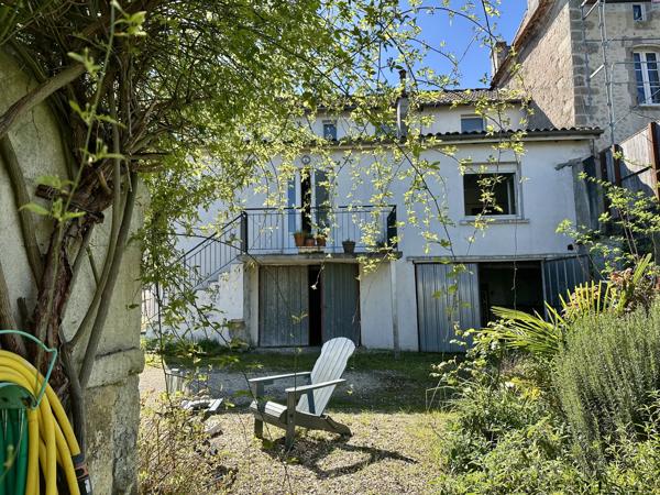 Maison de village avec studio indépendant et grange