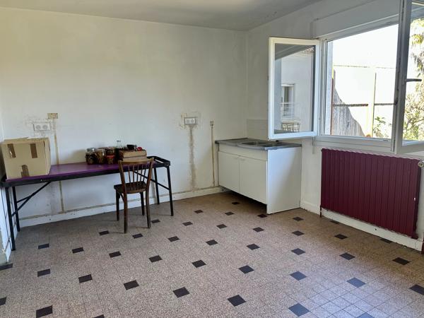 Maison de village avec studio indépendant et grange