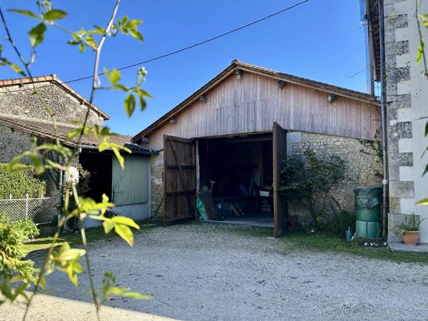 Maison de village avec studio indépendant et grange