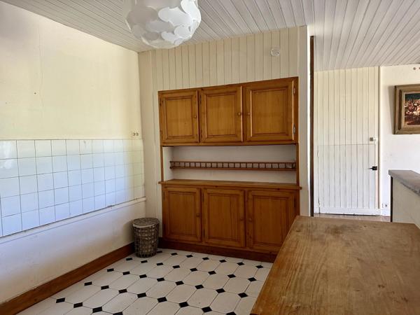 Maison de village avec studio indépendant et grange