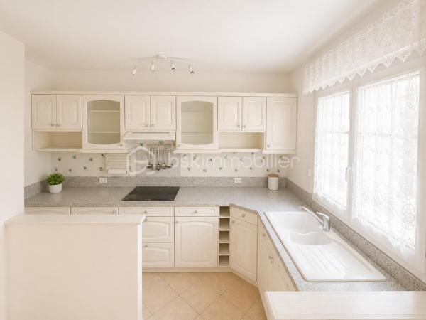 ✨ LIVRY-GARGAN – QUARTIER DANTON–VAUBAN – DERNIER ÉTAGE – ASCENSEUR – DOUBLE BOX – BALCON PLEIN OUEST – RÉSIDENCE DE STANDING – 3 PIÈCES DE 54,47 m² – RARE SUR LE SECTEUR ! ✨
Un appartement coup de cœur où il ne vous restera plus qu'à poser vos valises !

Vous recherchez un appartement lumineux, parfaitement entretenu, situé au dernier étage d'une résidence de standing avec ascenseur, balcon et double box ? Ce bien réunit tous les critères les plus recherchés du marché et mérite toute votre attention.

Idéalement situé dans le quartier prisé Danton–Vauban à Livry-Gargan, au 3ᵉ et dernier étage avec ascenseur d'une résidence de standing construite en 2000, parfaitement entretenue et sécurisée, ce magnifique appartement 3 pièces de 54,47 m² Loi Carrez offre un cadre de vie privilégié, alliant confort, luminosité et fonctionnalité.

Le quartier Danton–Vauban est reconnu pour son environnement résidentiel calme, sa qualité de vie et sa proximité immédiate avec les écoles, commerces, transports, services et espaces verts, facilitant le quotidien de toute la famille.

Un intérieur lumineux et parfaitement agencé

Dès l'entrée, vous serez accueilli par un hall équipé d'un placard de rangement, desservant une agréable pièce de vie baignée de lumière grâce à sa magnifique exposition plein Ouest.

Le séjour, ouvert sur une cuisine aménagée et équipée, constitue le véritable cœur de l'appartement. Cet espace de vie chaleureux et convivial est idéal pour recevoir famille et amis ou simplement profiter d'un quotidien agréable.

Le balcon de 5 m², accessible depuis le séjour, prolonge naturellement l'espace de vie et vous permettra de savourer vos repas en extérieur, de profiter des belles soirées d'été ou tout simplement de vous détendre après une journée de travail.

Un espace nuit confortable

L'espace nuit, parfaitement séparé des pièces de vie, est desservi par un couloir disposant de nombreux rangements.

Il comprend :

Deux chambres confortables, chacune équipée d'un placard intégré.
Une salle d'eau fonctionnelle.
Des toilettes indépendantes, particulièrement appréciées au quotidien.
Des prestations qui font toute la différence

L'appartement est parfaitement entretenu et bénéficie de prestations de qualité qui répondront aux attentes des acquéreurs les plus exigeants.

Vous profiterez notamment de :

✅ Résidence de standing construite en 2000
✅ Résidence sécurisée avec visiophone et double accès sécurisé
✅ 3ᵉ et dernier étage avec ascenseur
✅ Appartement parfaitement entretenu
✅ Cuisine aménagée et équipée
✅ Exposition plein Ouest
✅ Balcon de 5 m²
✅ Deux chambres avec placards intégrés
✅ Nombreux rangements
✅ Salle d'eau
✅ WC indépendants
✅ Chauffage électrique individuel
✅ Ballon d'eau chaude de 200 litres remplacé récemment
✅ Fibre optique
✅ Double box privatif
✅ Aucun gros travaux à prévoir

Un véritable atout : le double box

Le double box privatif constitue un avantage exceptionnel sur le secteur. Il vous permettra de stationner facilement deux véhicules tout en bénéficiant d'un espace de stockage supplémentaire pour vos vélos, équipements ou effets personnels.

Informations complémentaires
Surface Loi Carrez : 54,47 m²
Balcon : 5 m²
Résidence construite en 2000
Prix de vente : 215 000 €
Charges de copropriété : 116 € / mois
Taxe foncière : 1 735 € / an
Performance énergétique

DPE : D – 210 kWh/m²/an
Consommation d'énergie finale : 17 kWh/m²/an
GES : B – 6 kg CO₂/m²/an

Pourquoi ce bien est-il une opportunité ?

Les appartements offrant autant d'atouts sont particulièrement rares sur le marché de Livry-Gargan.

✔ Quartier recherché Danton–Vauban
✔ Dernier étage avec ascenseur
✔ Résidence de standing sécurisée
✔ Double box privatif
✔ Balcon plein Ouest
✔ Appartement lumineux
✔ Cuisine aménagée et équipée
✔ Nombreux rangements
✔ Fibre optique
✔ Chauffage individuel électrique
✔ Ballon d'eau chaude récent
✔ Aucun gros travaux à prévoir
✔ Proximité immédiate des écoles, commerces et transports

Que vous soyez primo-accédant, jeune couple, petite famille ou investisseur, cet appartement représente une excellente opportunité d'acquérir un bien de qualité dans un secteur recherché de Livry-Gargan.

Une visite suffira à vous convaincre !

Les biens réunissant autant de qualités se font particulièrement rares. Ne laissez pas passer cette opportunité.

Contactez-moi dès aujourd'hui pour organiser votre visite et découvrir tout le potentiel de ce bel appartement.

Julien Monteleone
Manager – BSK Immobilier

📞 07 71 32 69 50