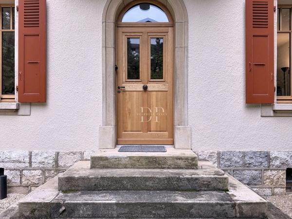 A vendre à GAILLARD (74), Maison Bourgeoise 7 pièces de 227 m² + dépendance (aménageable) sur terrain d'env. 1200 m²