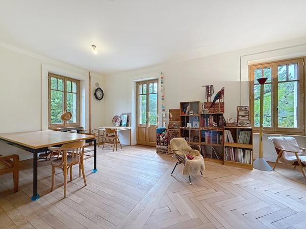 A vendre à GAILLARD (74), Maison Bourgeoise 7 pièces de 227 m² + dépendance (aménageable) sur terrain d'env. 1200 m²