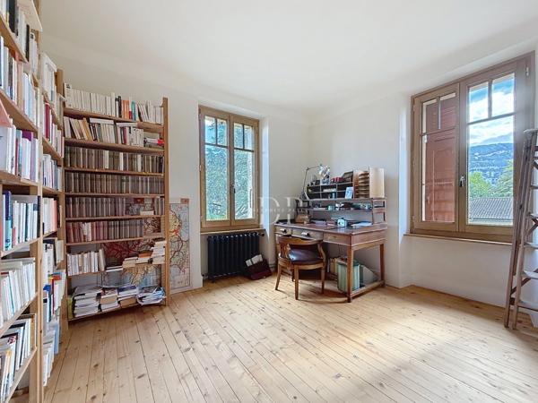 A vendre à GAILLARD (74), Maison Bourgeoise 7 pièces de 227 m² + dépendance (aménageable) sur terrain d'env. 1200 m²