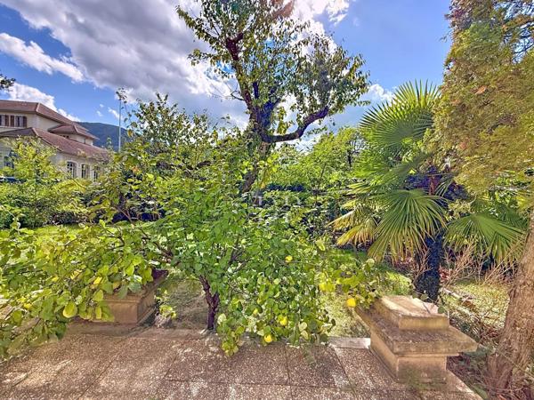 A vendre à GAILLARD (74), Maison Bourgeoise 7 pièces de 227 m² + dépendance (aménageable) sur terrain d'env. 1200 m²