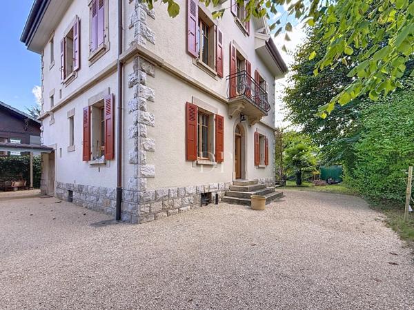 A vendre à GAILLARD (74), Maison Bourgeoise 7 pièces de 227 m² + dépendance (aménageable) sur terrain d'env. 1200 m²