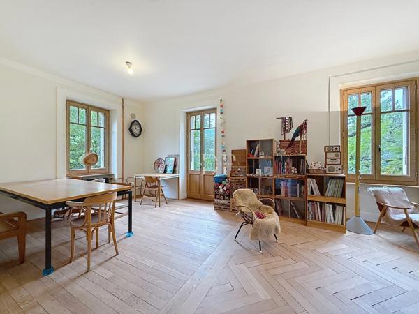 A vendre à GAILLARD (74), Maison Bourgeoise 7 pièces de 227 m² + dépendance (aménageable) sur terrain d'env. 1200 m²