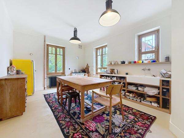 A vendre à GAILLARD (74), Maison Bourgeoise 7 pièces de 227 m² + dépendance (aménageable) sur terrain d'env. 1200 m²