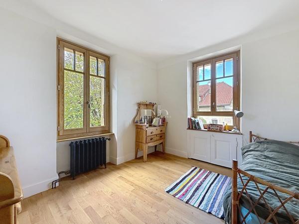 A vendre à GAILLARD (74), Maison Bourgeoise 7 pièces de 227 m² + dépendance (aménageable) sur terrain d'env. 1200 m²