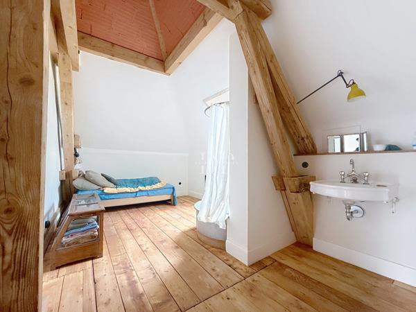 A vendre à GAILLARD (74), Maison Bourgeoise 7 pièces de 227 m² + dépendance (aménageable) sur terrain d'env. 1200 m²