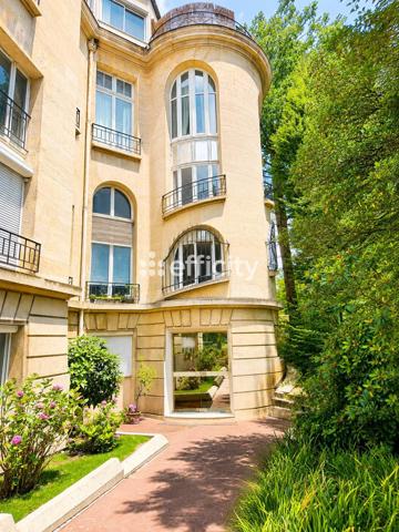 Bureau
         2 pièces
        - 63 m² 589 000 € *