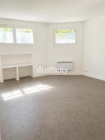 Bureau
         2 pièces
        - 63 m² 589 000 € *