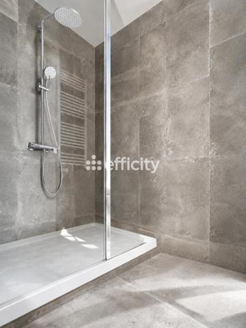 Bureau
         2 pièces
        - 63 m² 589 000 € *