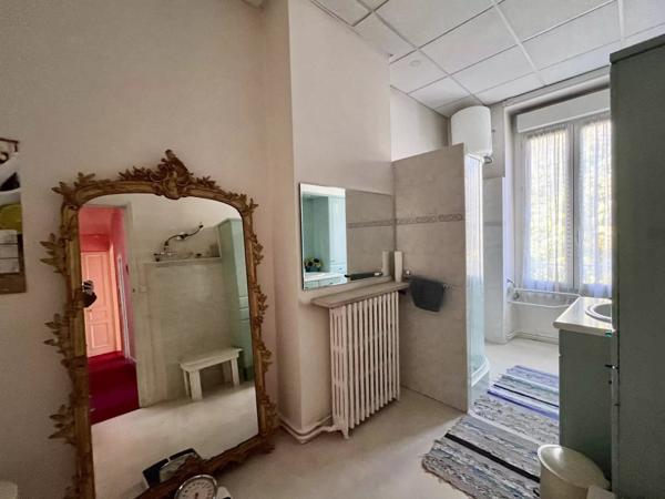 NÎMES - CENTRE-VILLE - QUARTIER RÉVOLUTION - MAISON DE MAÎTRE - ANCIEN - 3 CHAMBRES - JARDIN - CAVE - PARKING - CALME