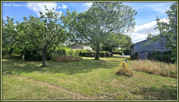 Maison FAMILIALE à vendre 8 pièces (226m²) à SAINT PIERRE DE JUILLERS (17) sur plus d'1 hectare de terrain avec HANGAR et DEPENDANCES