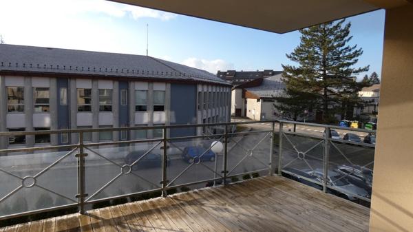 LOUE TRES BEAU MEUBLE 4 PIECES PONTARLIER CENTRE AVEC BALCON SUD,