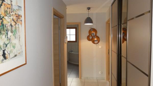 LOUE TRES BEAU MEUBLE 4 PIECES PONTARLIER CENTRE AVEC BALCON SUD,
