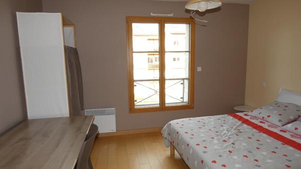 LOUE TRES BEAU MEUBLE 4 PIECES PONTARLIER CENTRE AVEC BALCON SUD,