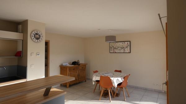 LOUE TRES BEAU MEUBLE 4 PIECES PONTARLIER CENTRE AVEC BALCON SUD,