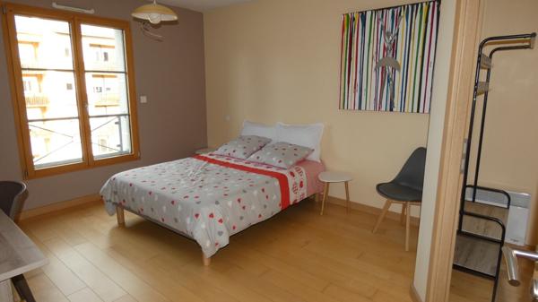 LOUE TRES BEAU MEUBLE 4 PIECES PONTARLIER CENTRE AVEC BALCON SUD,