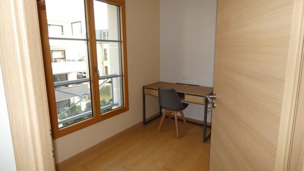 LOUE TRES BEAU MEUBLE 4 PIECES PONTARLIER CENTRE AVEC BALCON SUD,