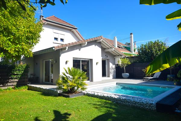 Maison Ville La Grand 7 pièce(s) 160 m2 - Emplacement n°1