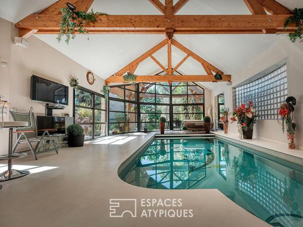 Maison d’architecte avec une piscine intérieure au centre de Verrières le buisson