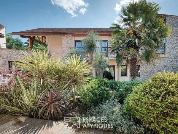 Maison d’architecte avec une piscine intérieure au centre de Verrières le buisson