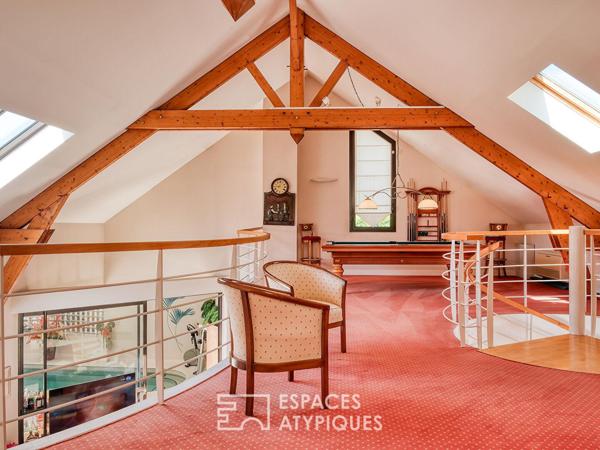 Maison d’architecte avec une piscine intérieure au centre de Verrières le buisson