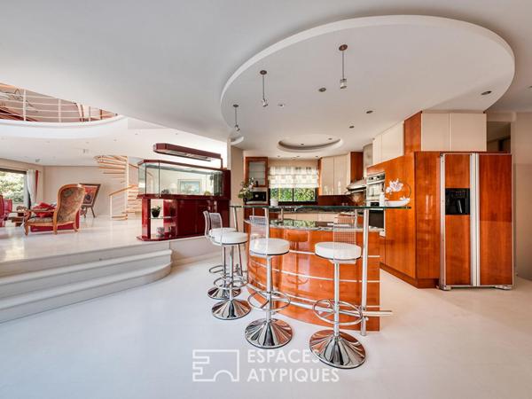 Maison d’architecte avec une piscine intérieure au centre de Verrières le buisson