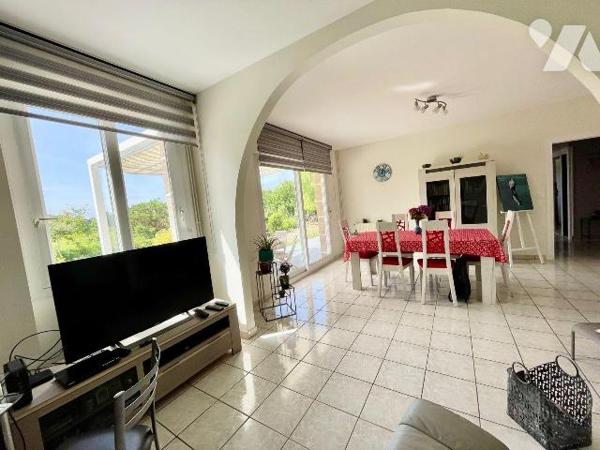 VENTE EN NUE PROPRIETE, sur deux têtes.
Maison de plain pied de 3 Pieces principal, garage et ...