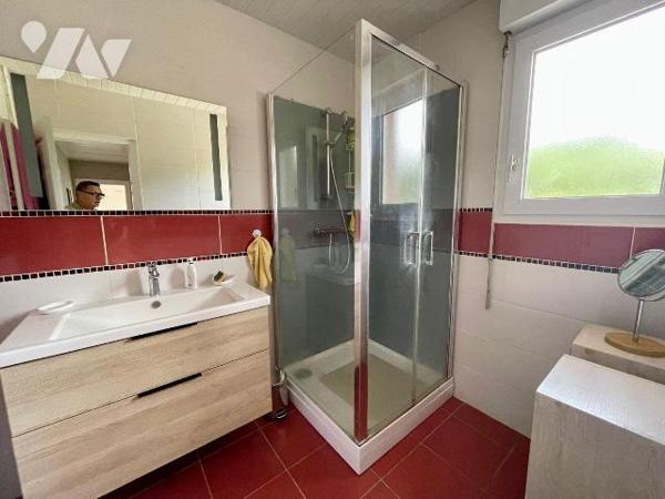 VENTE EN NUE PROPRIETE, sur deux têtes.
Maison de plain pied de 3 Pieces principal, garage et ...
