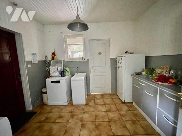 VENTE EN NUE PROPRIETE, sur deux têtes.
Maison de plain pied de 3 Pieces principal, garage et ...