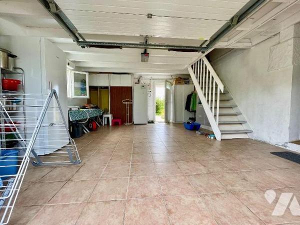VENTE EN NUE PROPRIETE, sur deux têtes.
Maison de plain pied de 3 Pieces principal, garage et ...