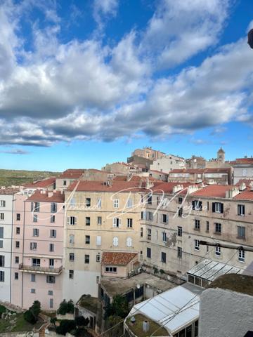 Duplex T4 en haute ville de Bonifacio avec vue mer