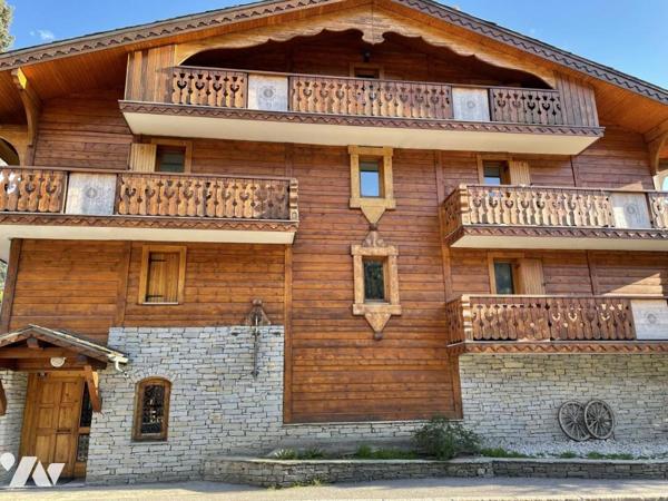 IMMEUBLE DE RAPPORT COMPRENANT CINQ (5) LOGEMENTS