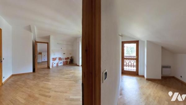 IMMEUBLE DE RAPPORT COMPRENANT CINQ (5) LOGEMENTS