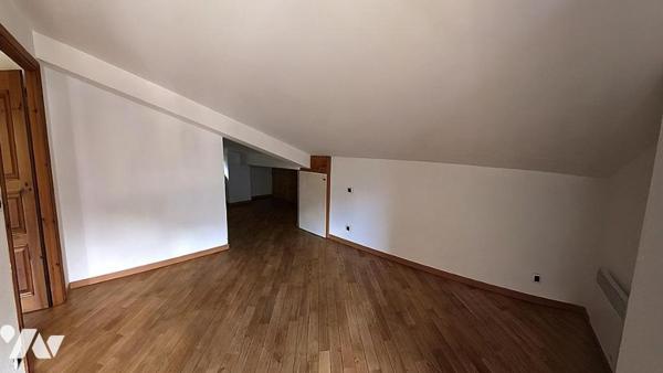 IMMEUBLE DE RAPPORT COMPRENANT CINQ (5) LOGEMENTS