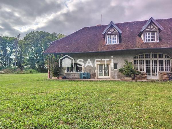 SELIGNEY, grande maison en pierre de sur terrain piscinable.