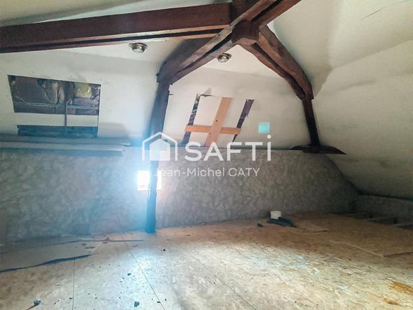 SELIGNEY, grande maison en pierre de sur terrain piscinable.