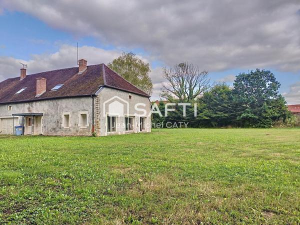 SELIGNEY, grande maison en pierre de sur terrain piscinable.